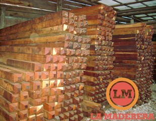 POSTES CUADRADOS DE QUEBRACHO COLORADO